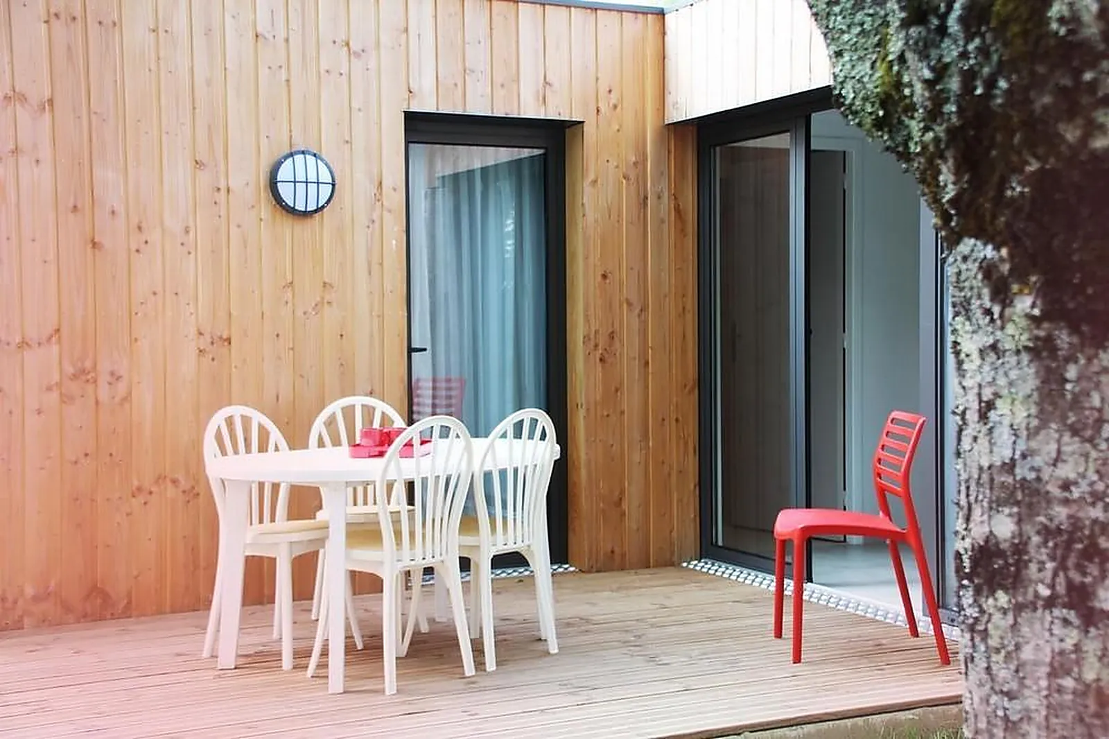 Lieux événementiels, VVF CLUB INTENSE LES PIERRES ROUGES