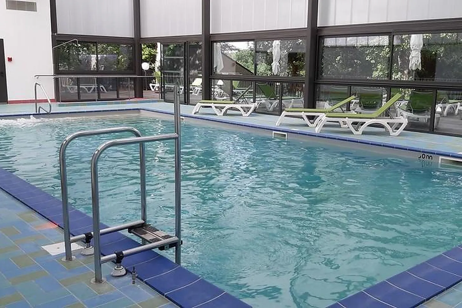 Lieux événementiels, VVF CLUB INTENSE LES PIERRES ROUGES