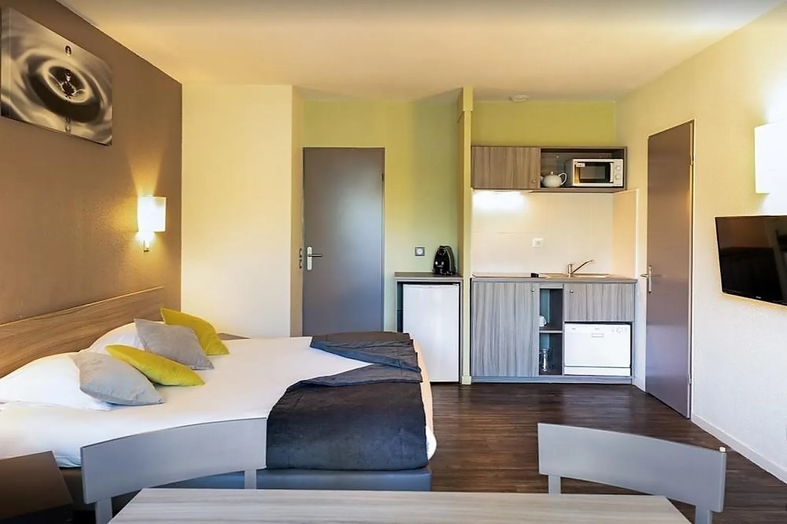 Lieux événementiels, VILLAGE CAMARGUAIS