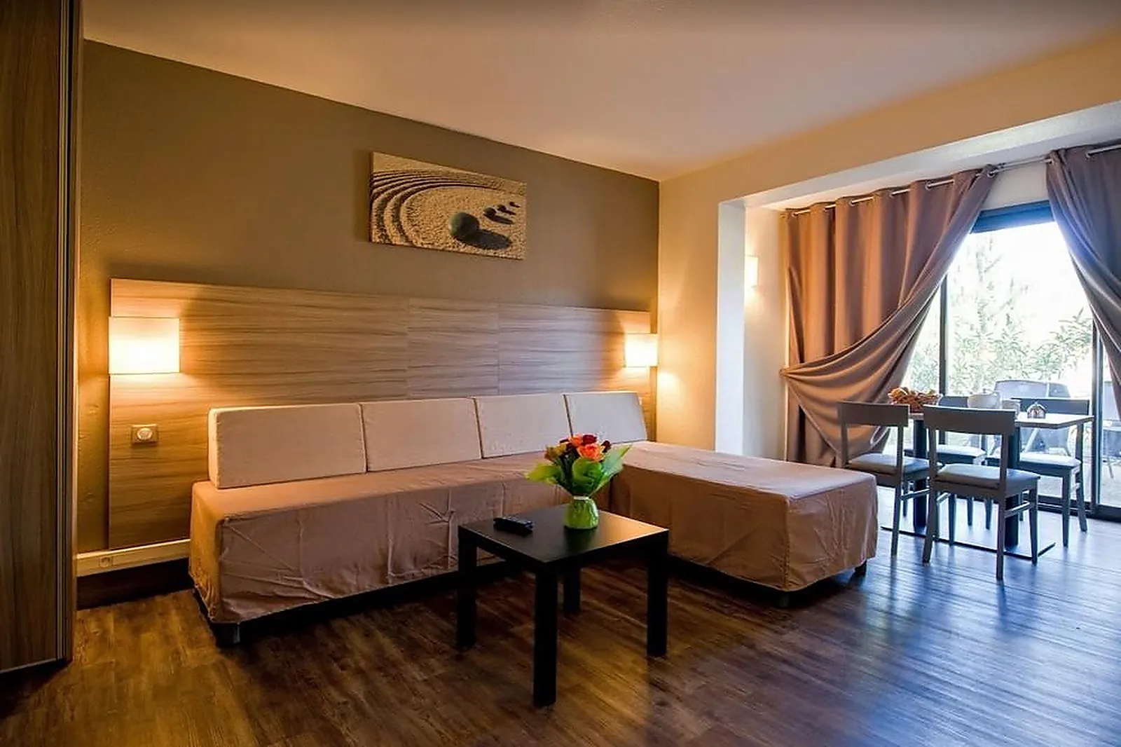 Lieux événementiels, VILLAGE CAMARGUAIS