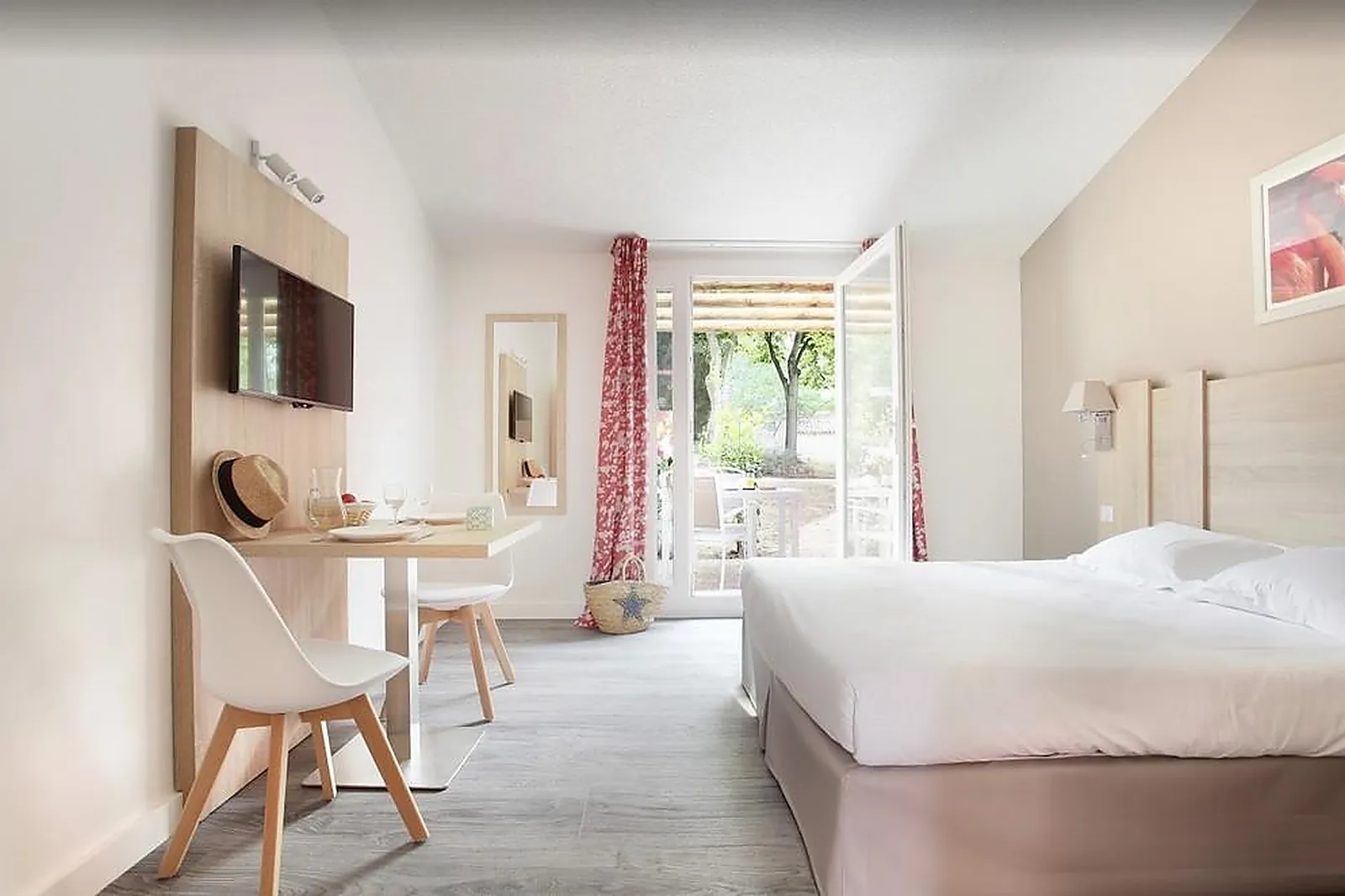 Lieux événementiels, VILLAGE CAMARGUAIS