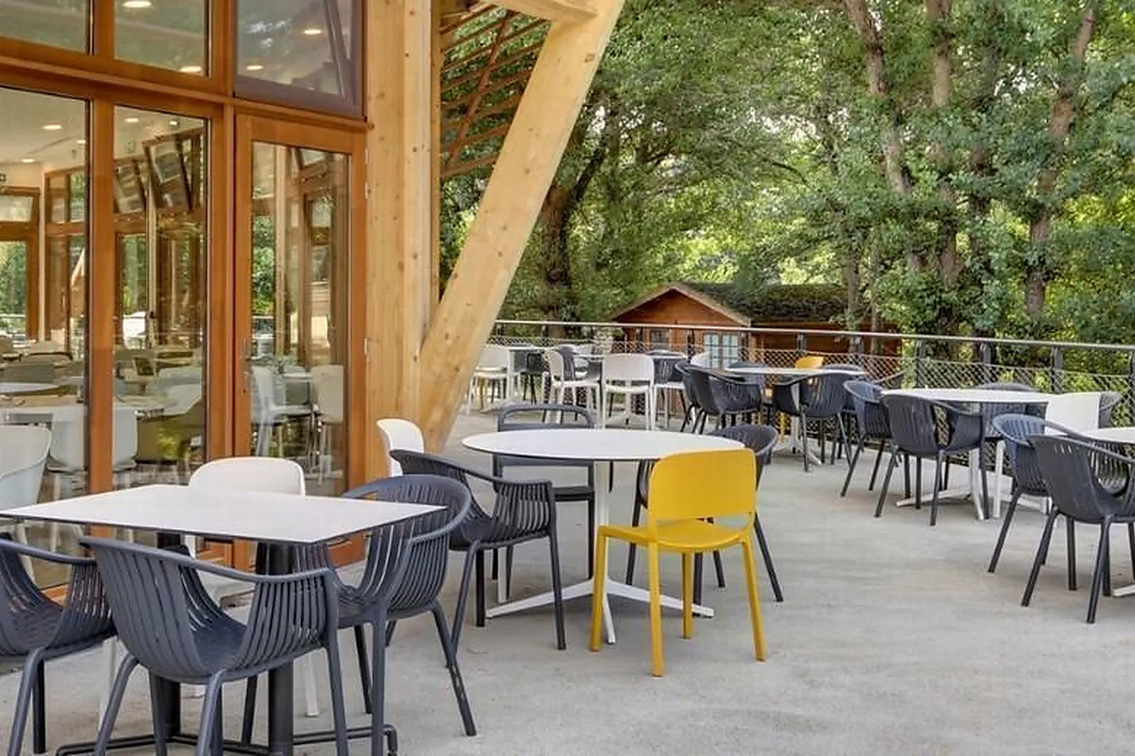 Lieux événementiels, VILLAGE CLUB MILÉADE ALLEYRAS