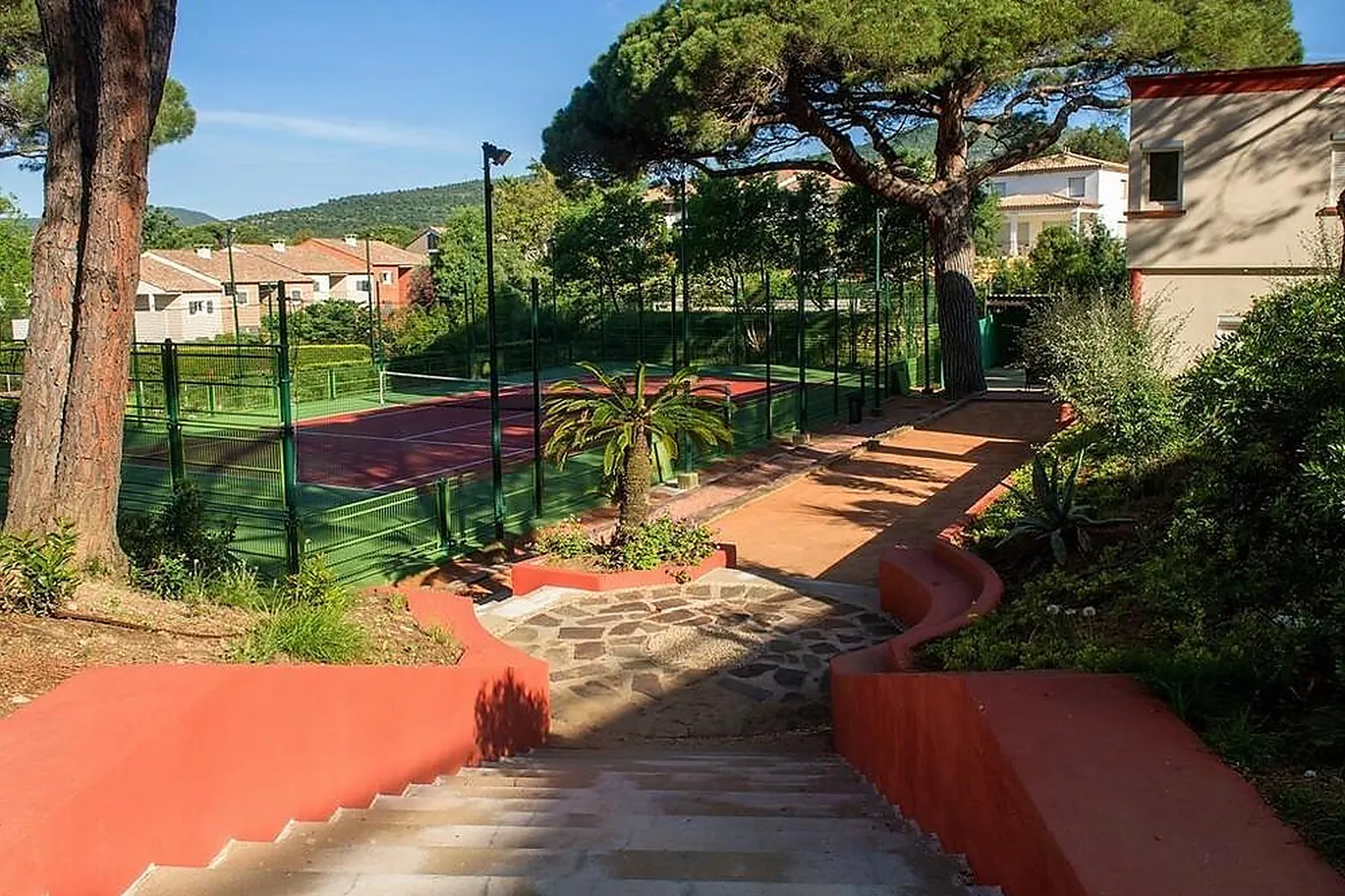 Lieux événementiels, VILLAGE CLUB MILÉADE LES ISSAMBRES LA GAILLARDE