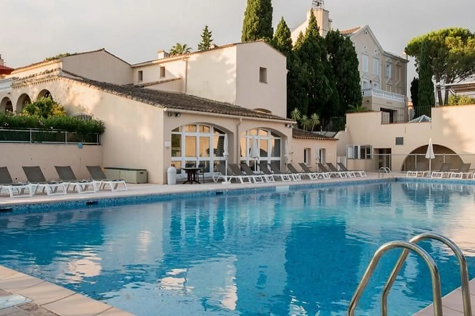 Lieux événementiels, VILLAGE CLUB MILÉADE ROQUEBRUNE-SUR-ARGENS