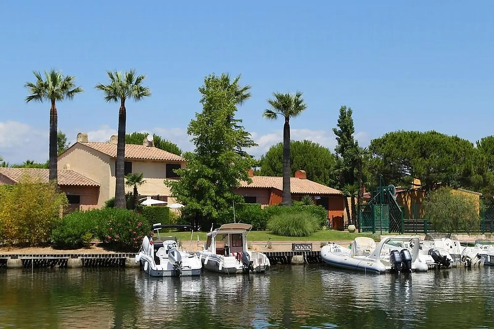 Lieux événementiels, VILLAGE CLUB LES RIVES DE CANNES MANDELIEU
