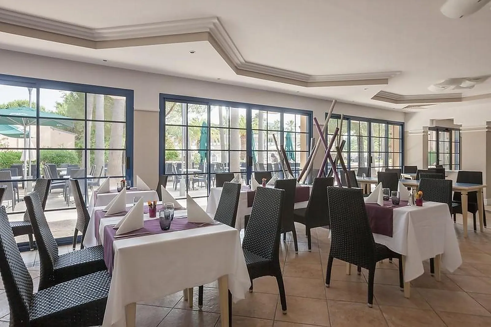 Lieux événementiels, VILLAGE CLUB LES RIVES DE CANNES MANDELIEU