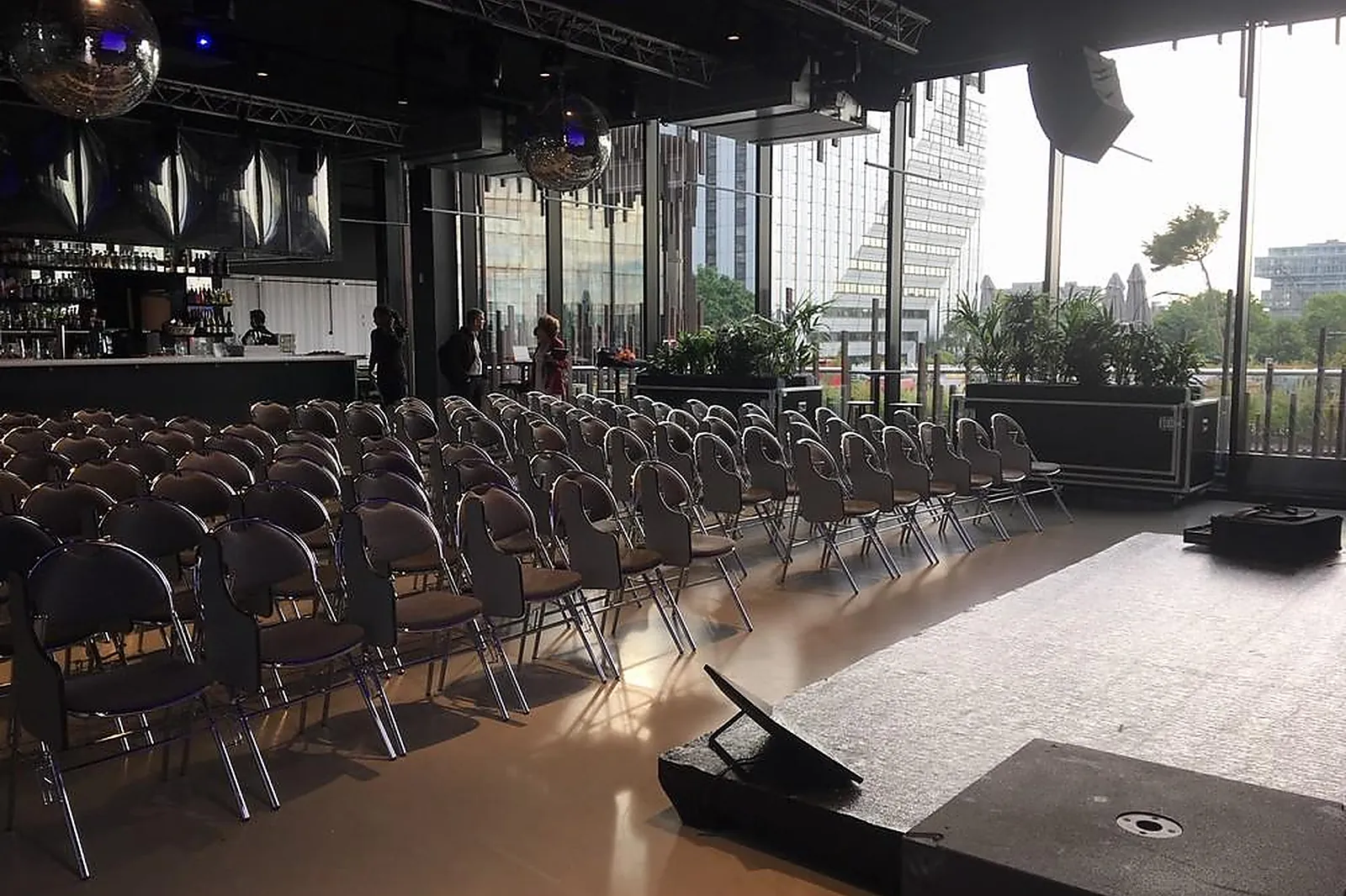 Lieux événementiels, VILLAGE OXYGEN PARIS LA DÉFENSE