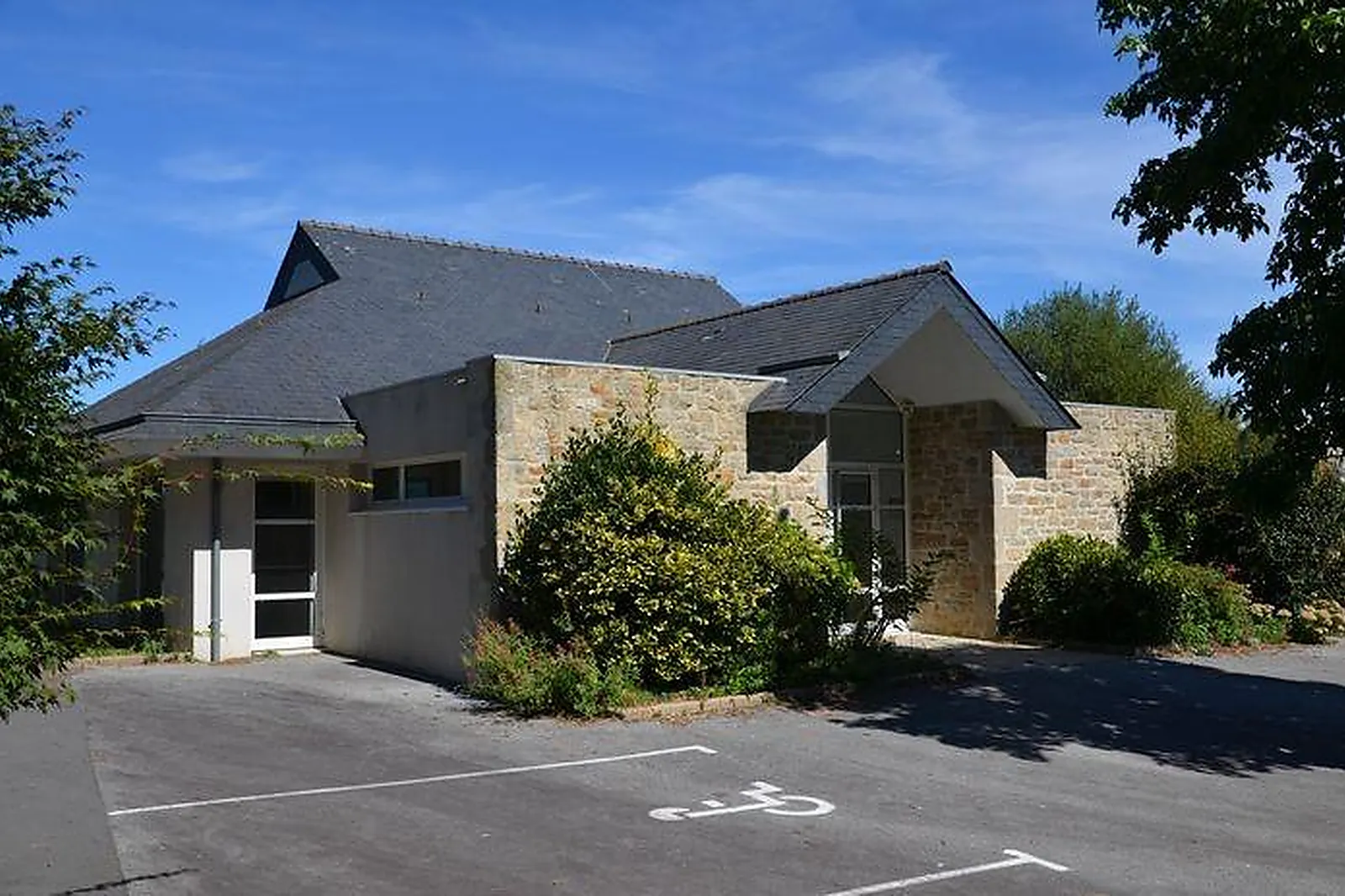 Lieux événementiels, VILLAGE DE KERLAVIC