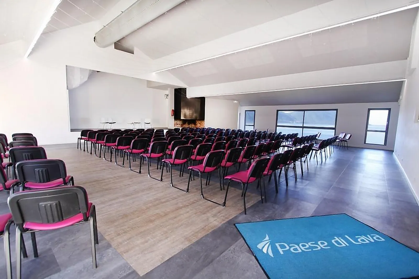 Lieux événementiels, VILLAGE VACANCES PAESE DI LAVA