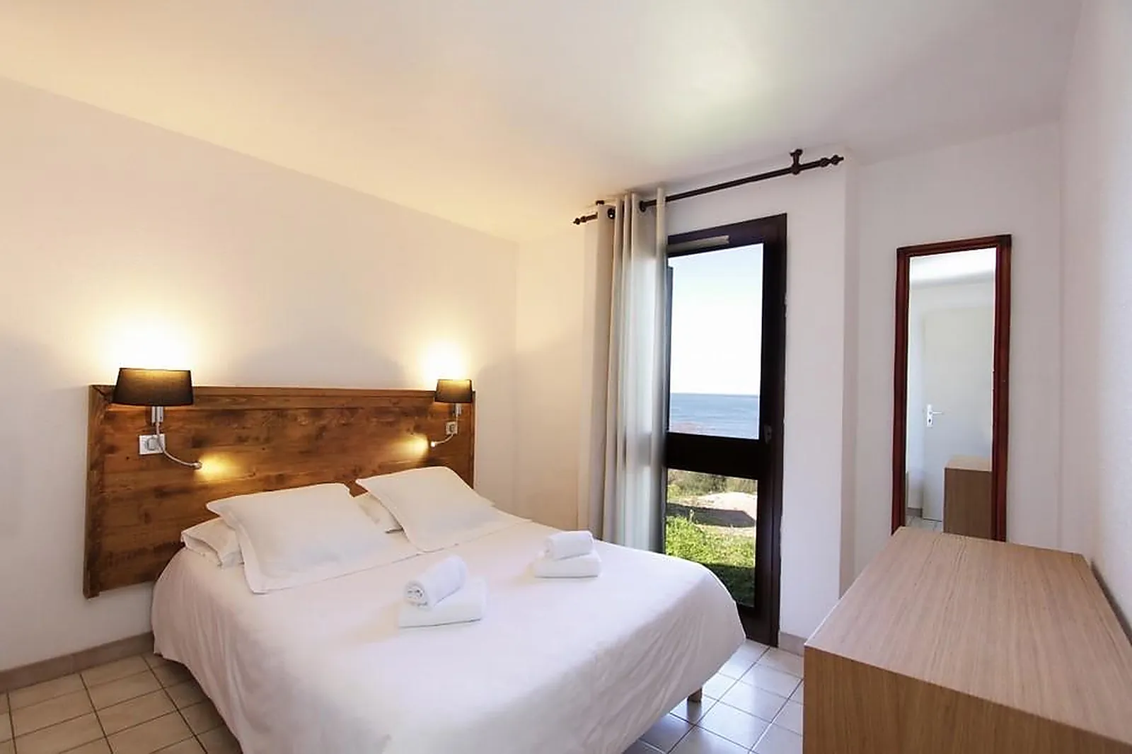 Lieux événementiels, VILLAGE VACANCES PAESE DI LAVA