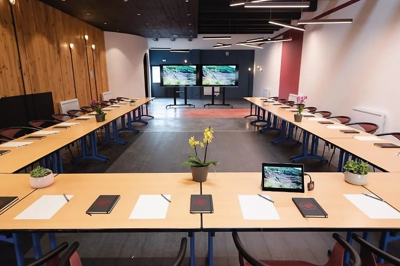 Lieux événementiels, VOLCAN DE LEMPTÉGY