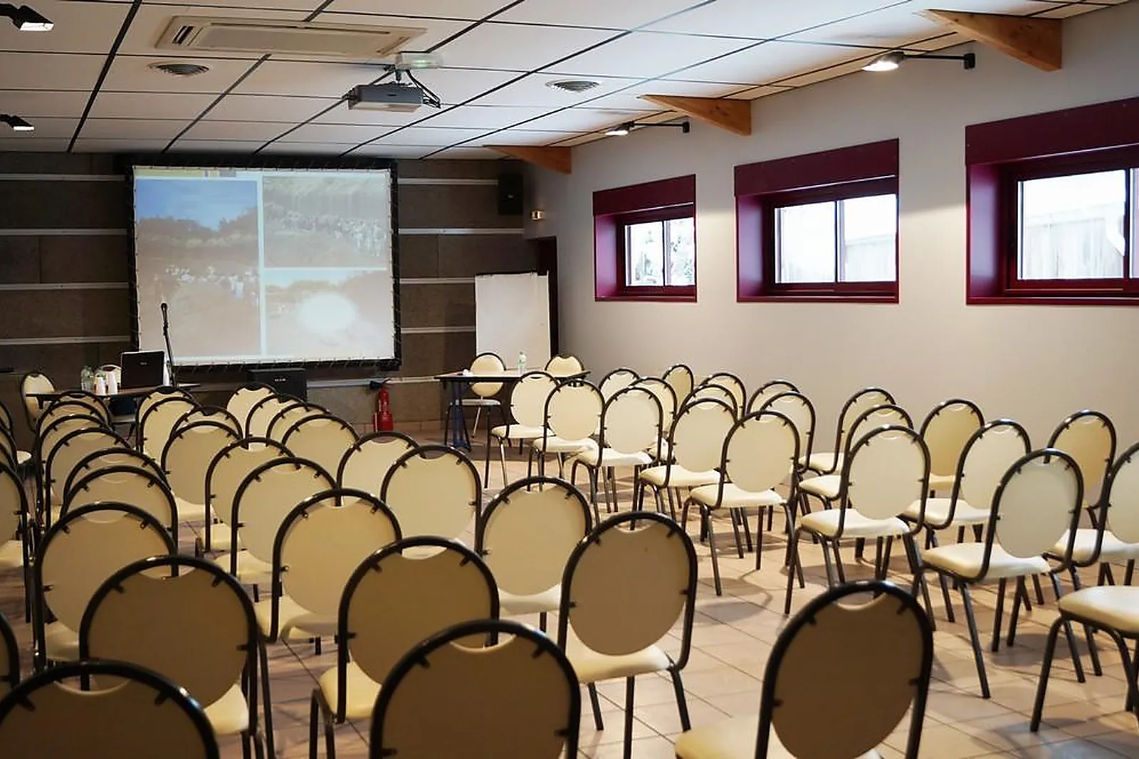 Lieux événementiels, VOLCAN DE LEMPTÉGY