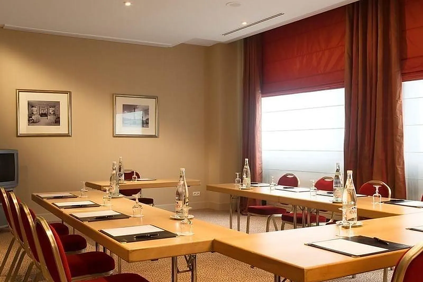 Lieux événementiels, WARWICK REINE ASTRID LYON