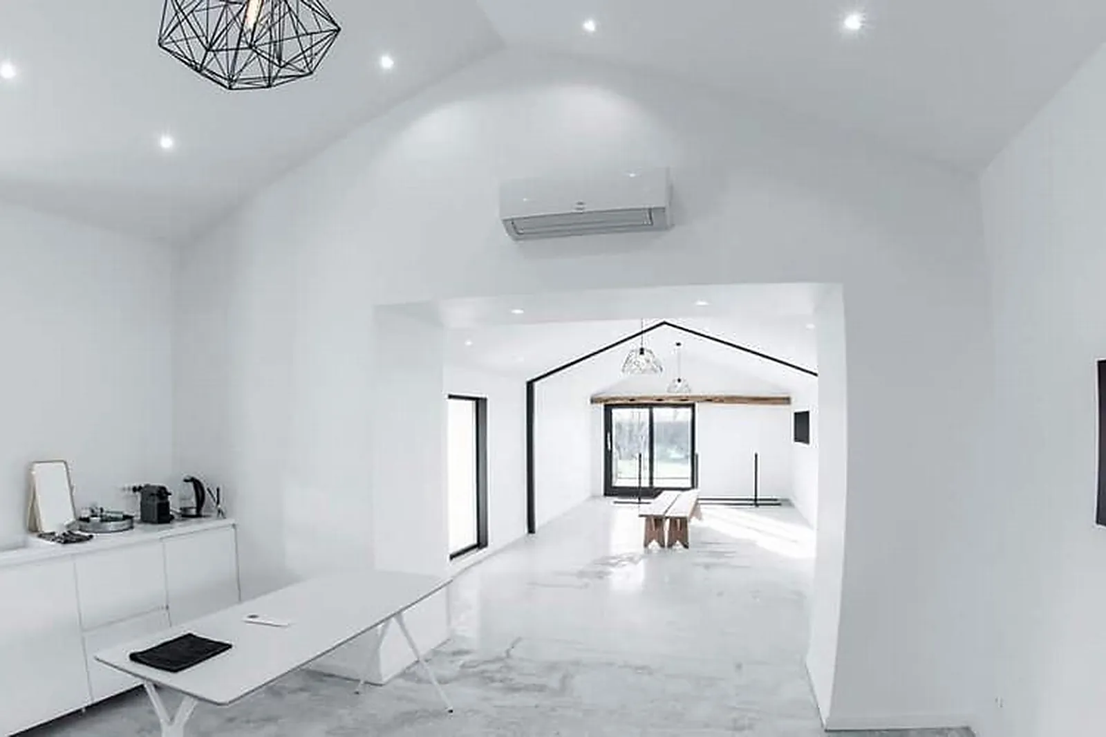 Lieux événementiels, WHITE ET METAL CORNER