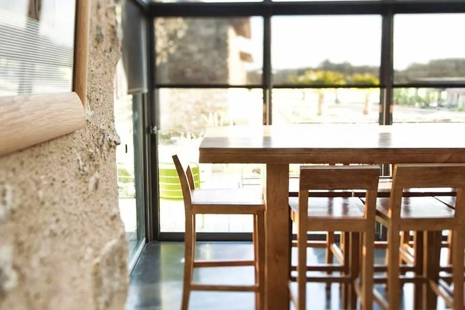 Lieux événementiels, WHITE ET METAL CORNER