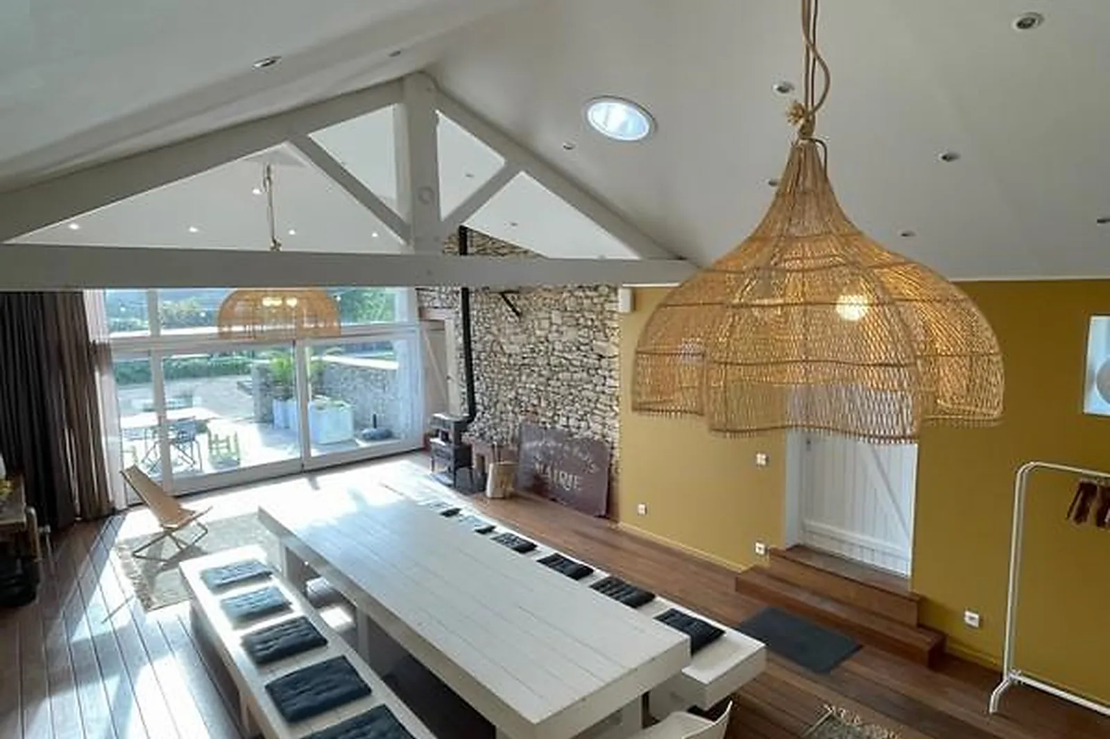 Lieux événementiels, WHITE ET METAL CORNER