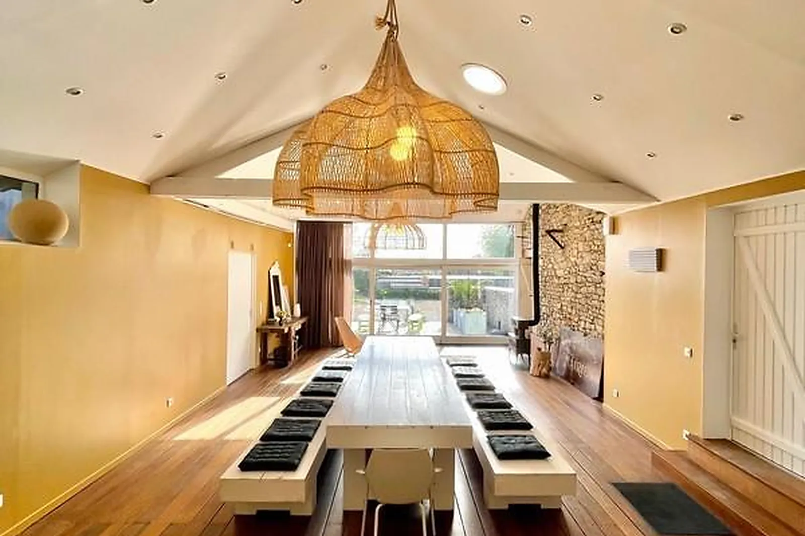 Lieux événementiels, WHITE ET METAL CORNER