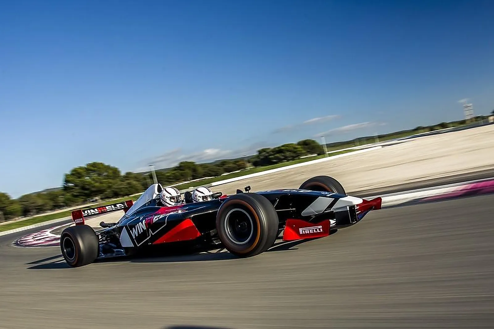 Lieux événementiels, WINFIELD RACING SCHOOL