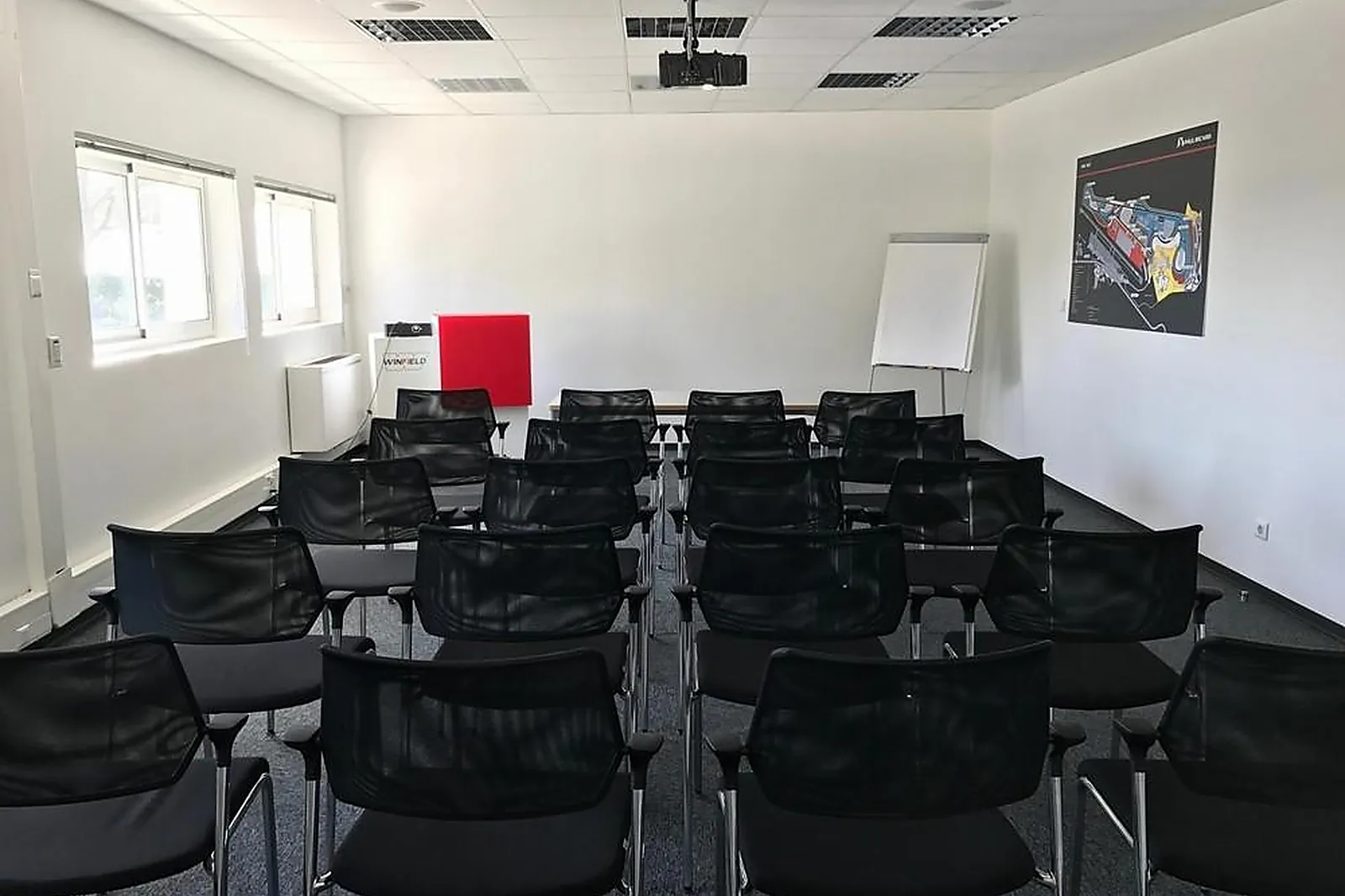 Lieux événementiels, WINFIELD RACING SCHOOL