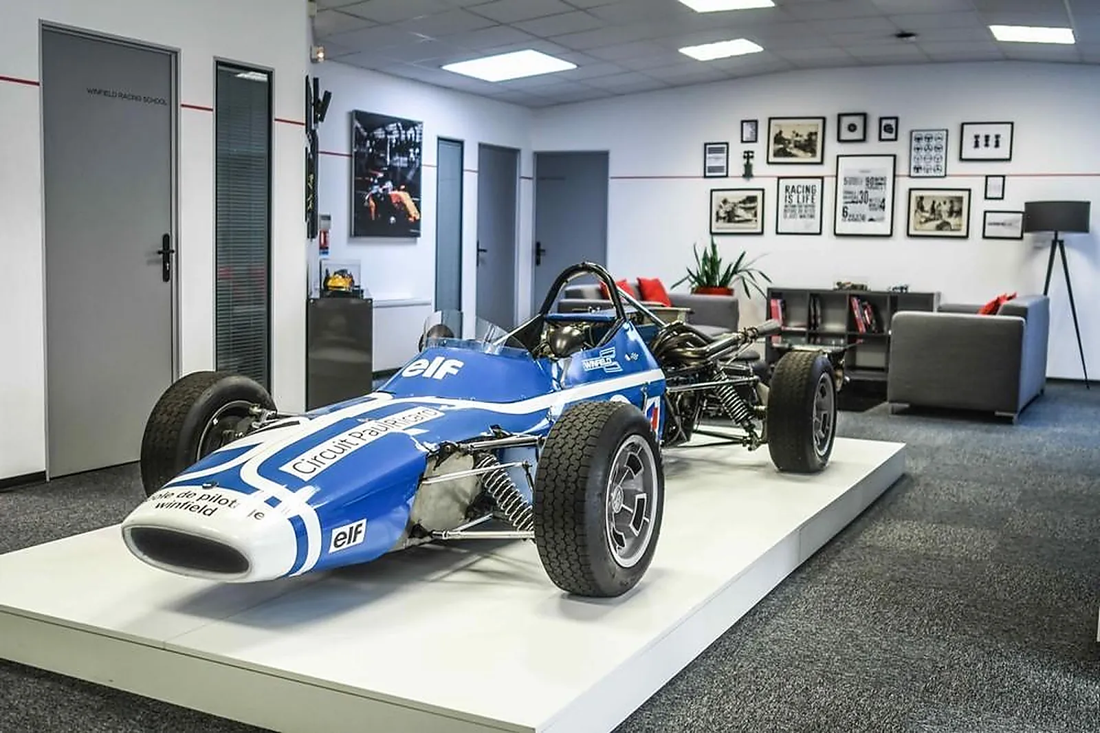 Lieux événementiels, WINFIELD RACING SCHOOL