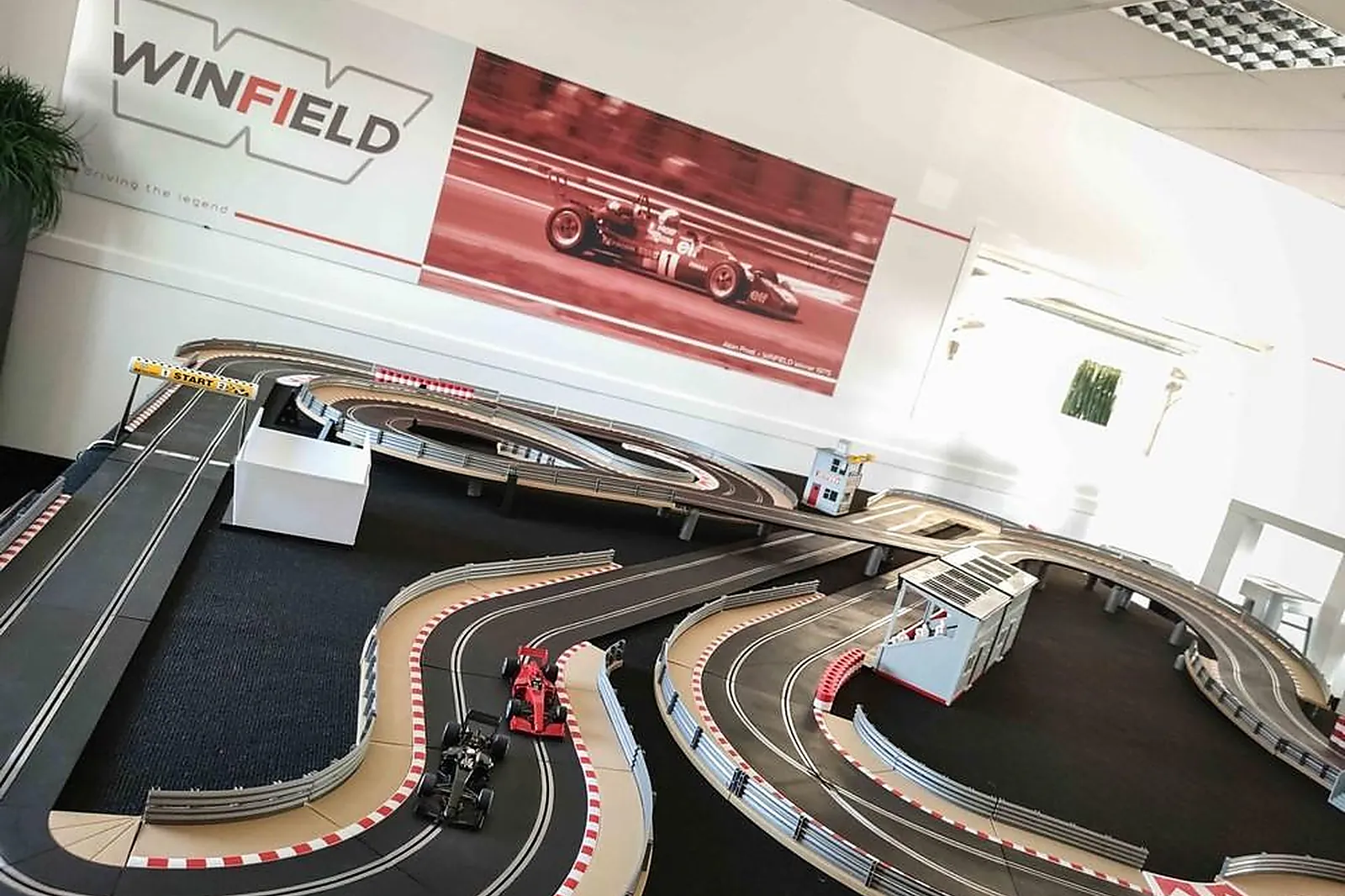 Lieux événementiels, WINFIELD RACING SCHOOL