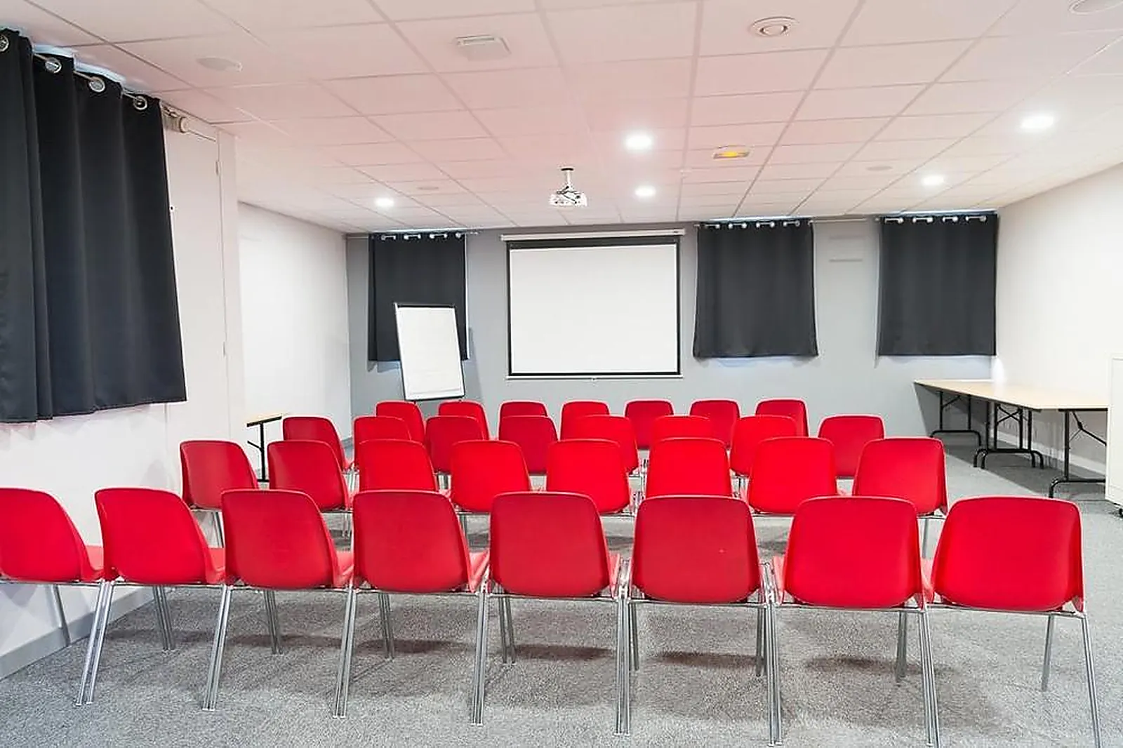 Lieux événementiels, WINK HOTEL JUVISY