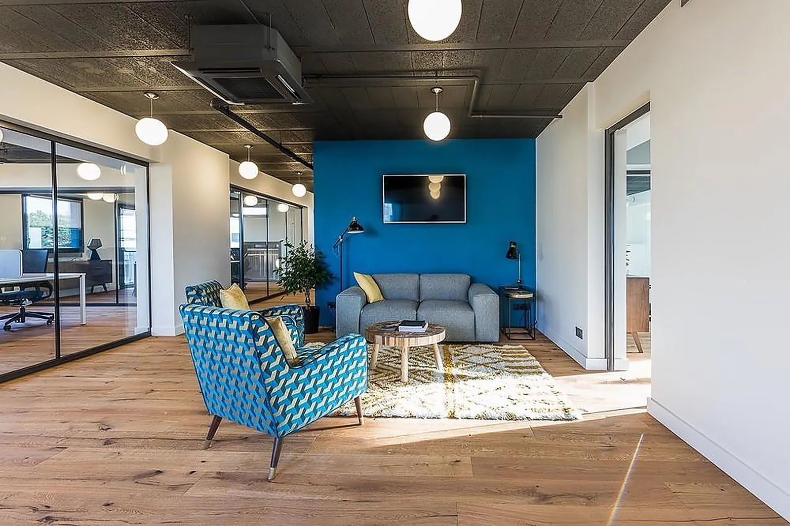 Lieux événementiels, WORK AND WALL