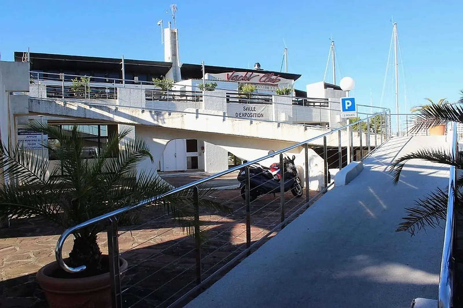 Lieux événementiels, YACHT CLUB