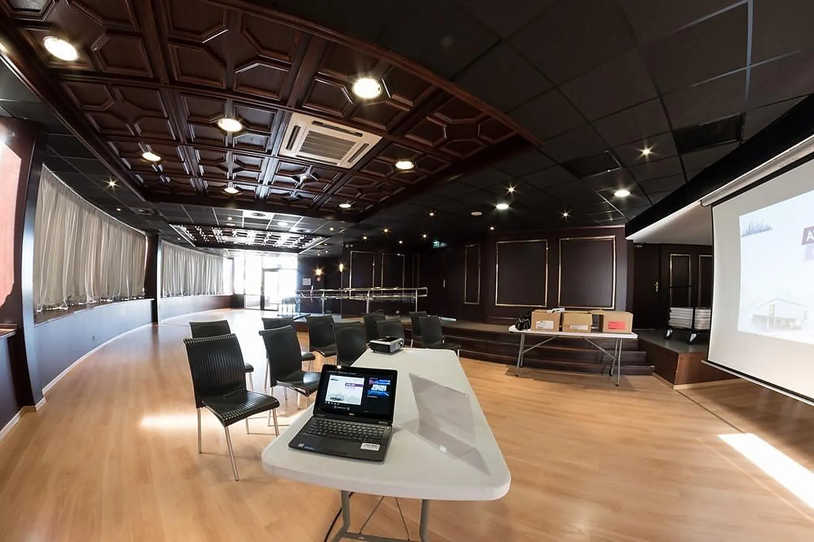 Lieux événementiels, YACHT-CLUB DE PORT-CAMARGUE