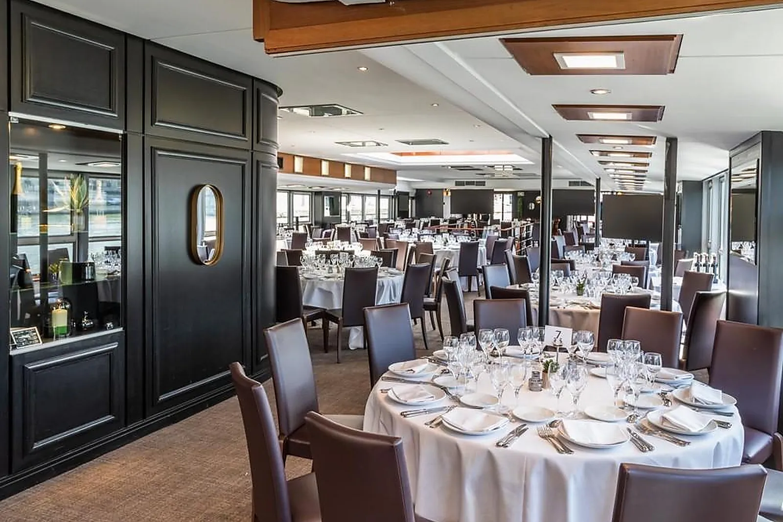 Lieux événementiels, YACHTS DE PARIS