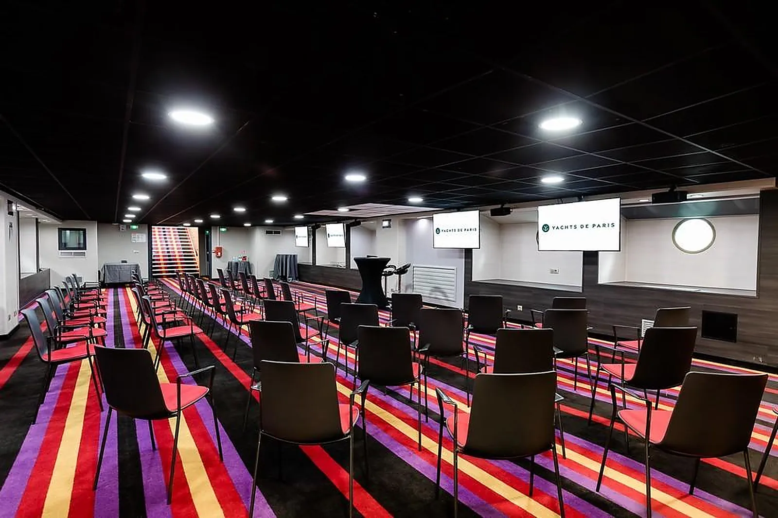 Lieux événementiels, YACHTS DE PARIS - LA BARGE LIBERTY