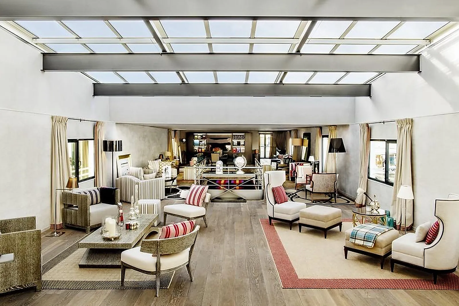 Lieux événementiels, YACHTS DE PARIS - LA BARGE LIBERTY