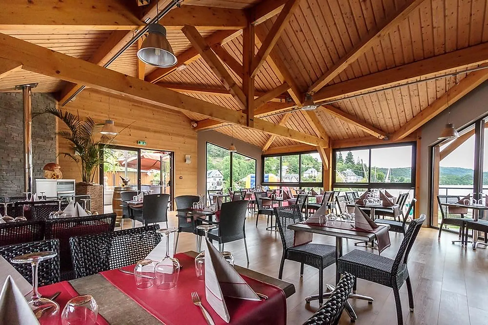 Lieux événementiels, YELLOH! VILLAGE LE PRÉ BAS