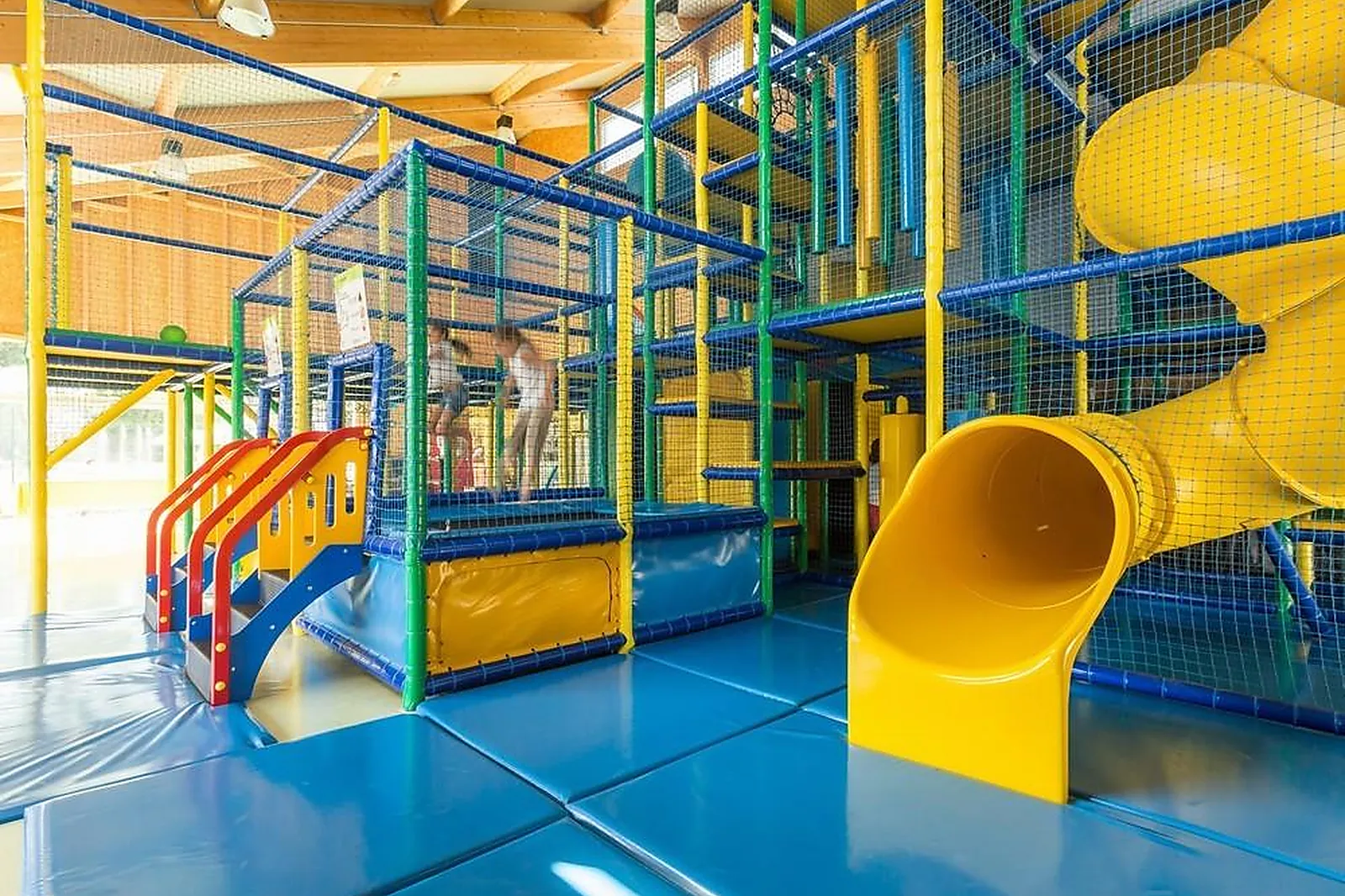 Lieux événementiels, YELLOH! VILLAGE LE PRÉ BAS