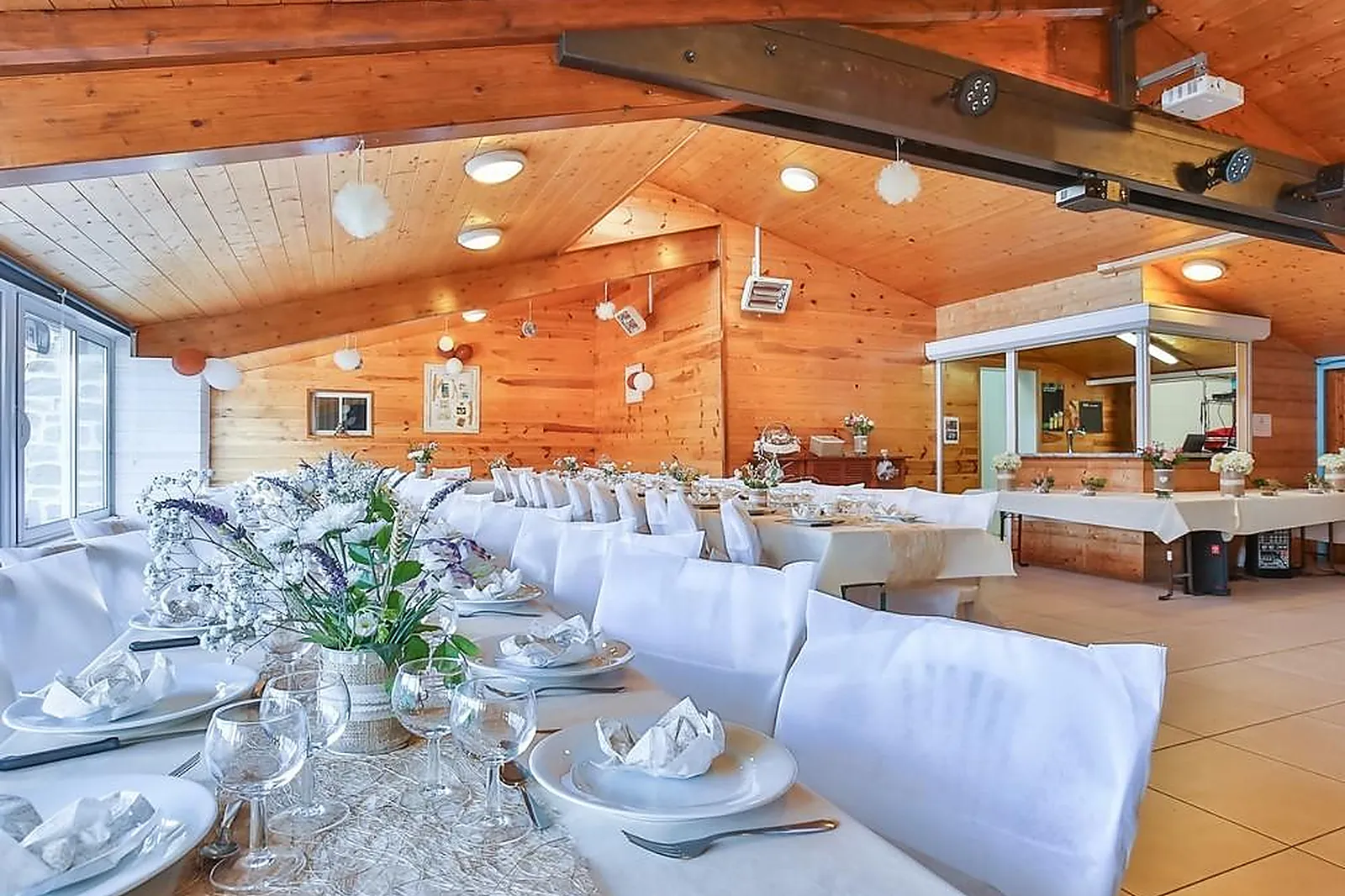 Lieux événementiels, YELLOH! VILLAGE LE PRÉ BAS