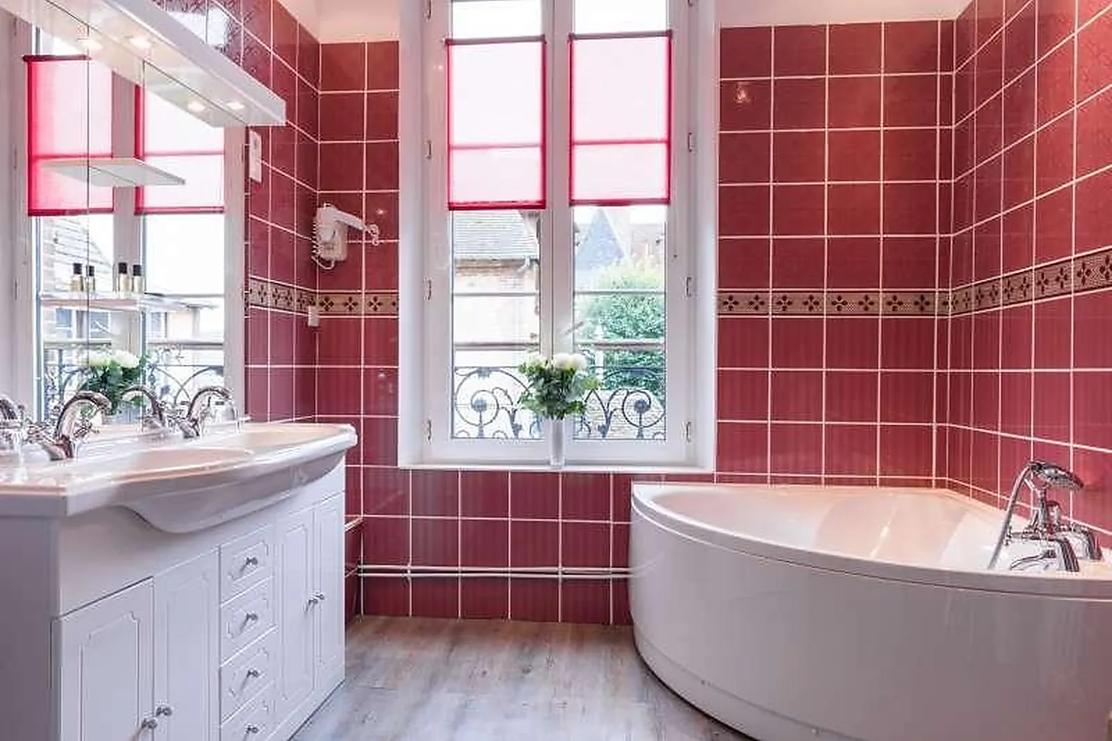 Lieux événementiels, LA CHÂINE D'OR