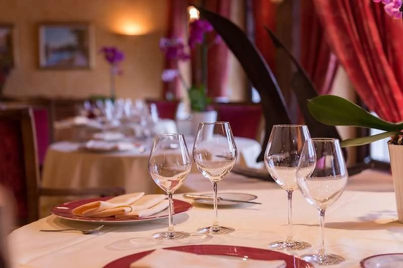 Lieux événementiels, LA CHÂINE D'OR