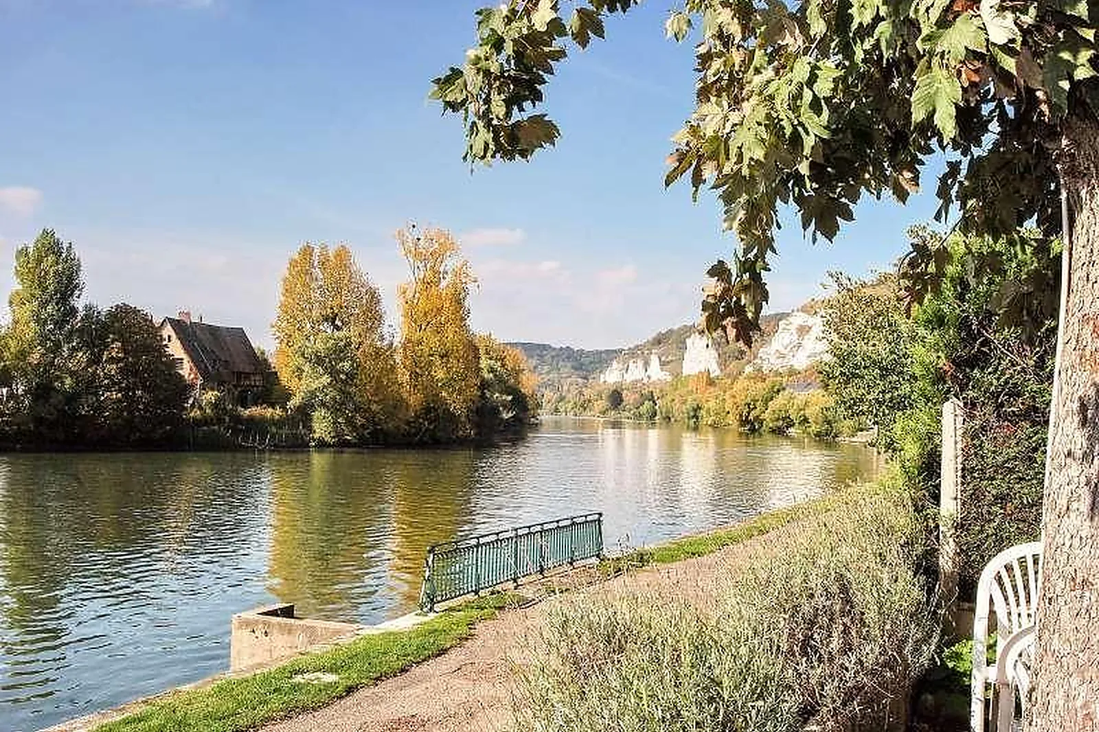 Lieux événementiels, LA CHÂINE D'OR