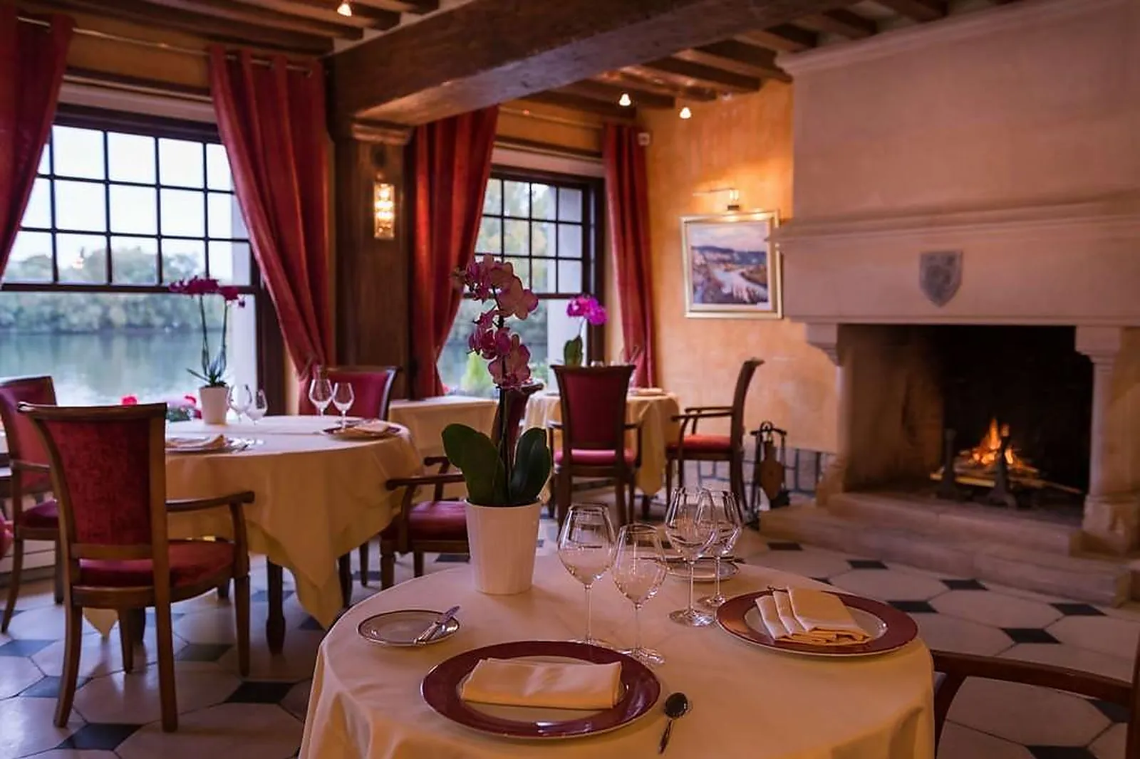 Lieux événementiels, LA CHÂINE D'OR