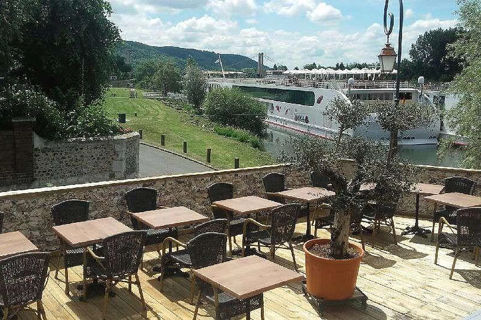 Lieux événementiels, LA CHÂINE D'OR