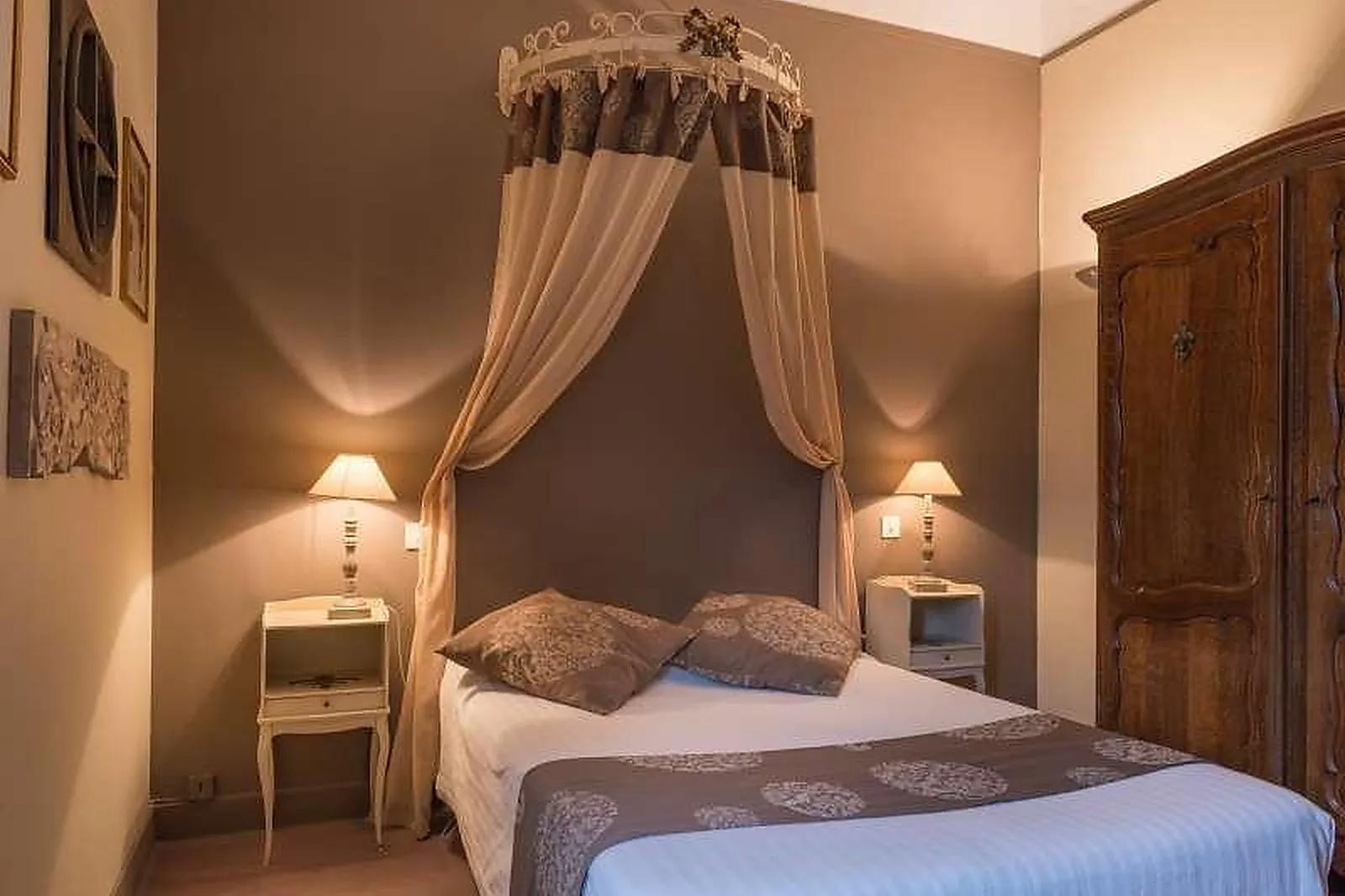 Lieux événementiels, LA CHÂINE D'OR