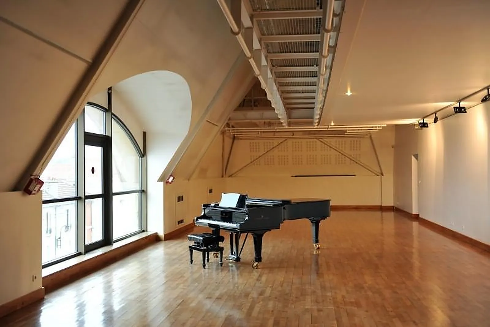 Lieux événementiels, LA COMÈTE