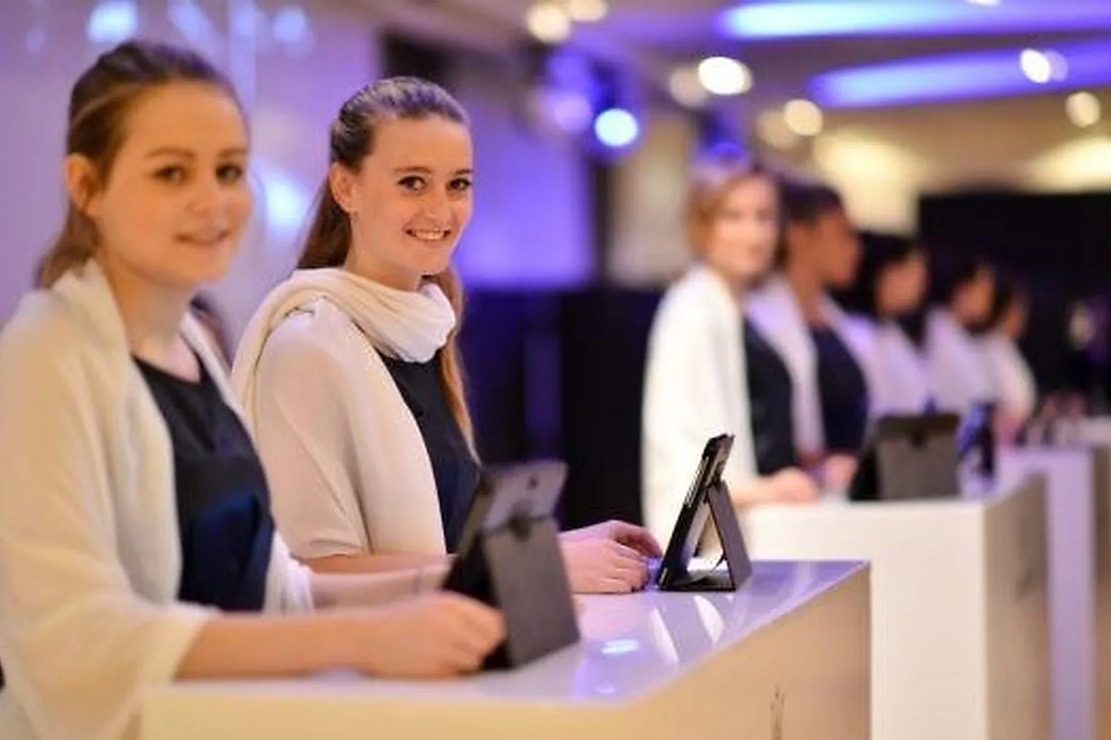 Hôtes et hôtesses d'accueil, SYBILL L’AGENCE