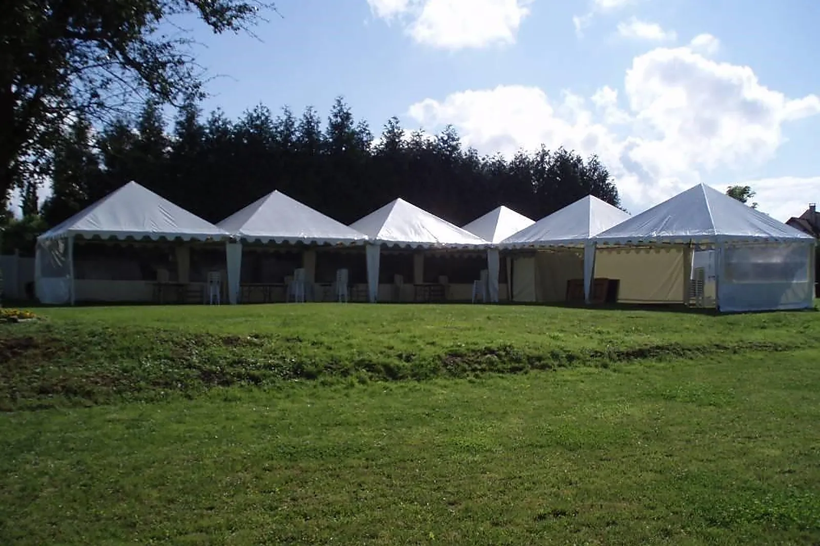 Nord-Pas-de-Calais-Picardie, FOURNITURES POUR EXPOSITIONS - GOUVIEUX (OISE) : MICHEL LOCATIONS