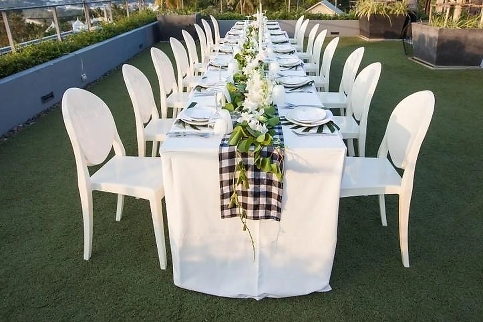 Services événementiels, LES CHAISES ROSES