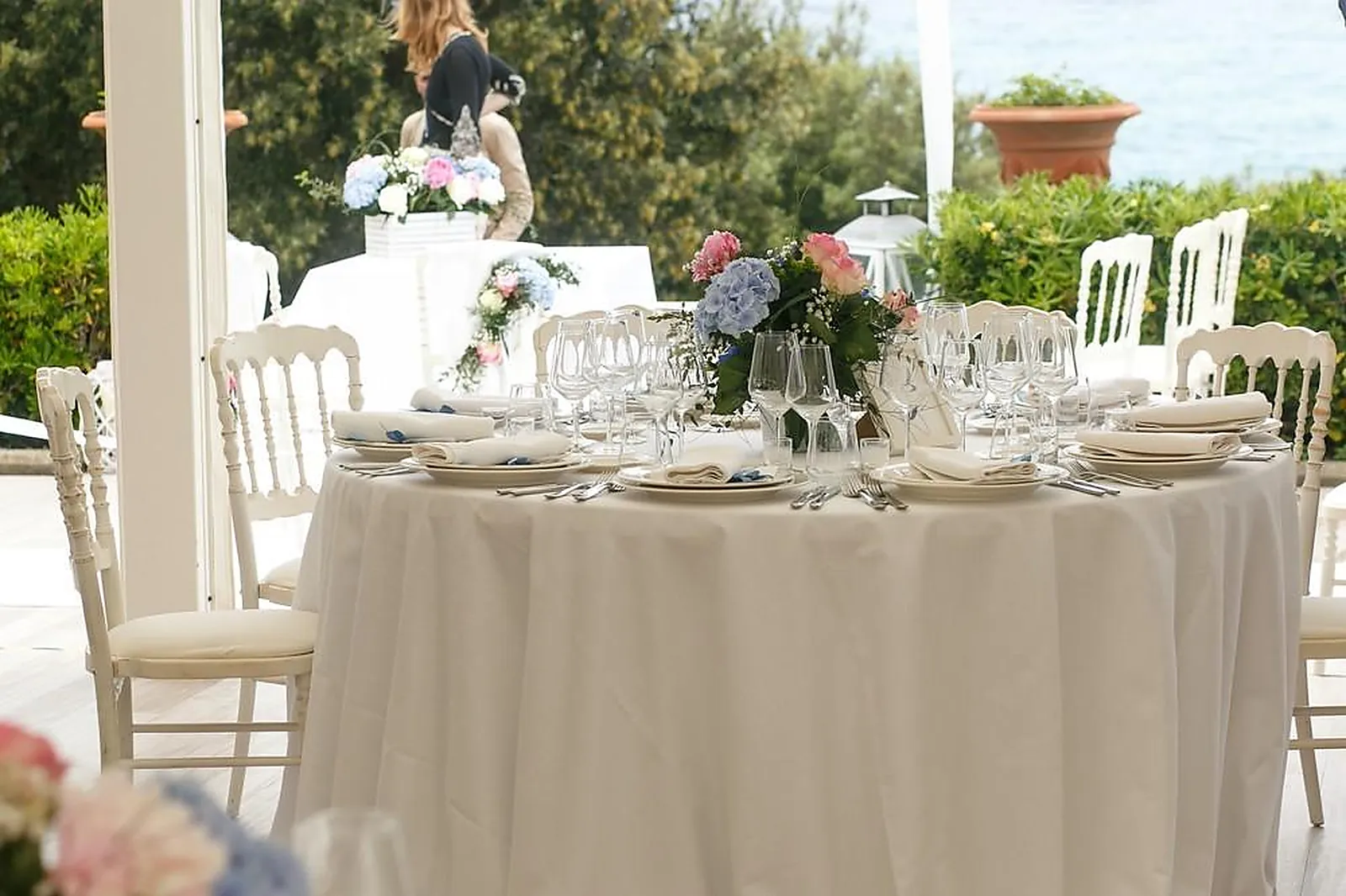 Services événementiels, LES CHAISES ROSES