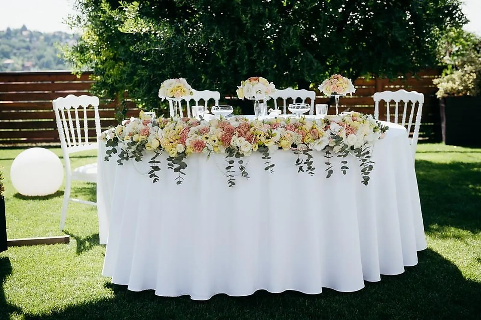 Services événementiels, LES CHAISES ROSES