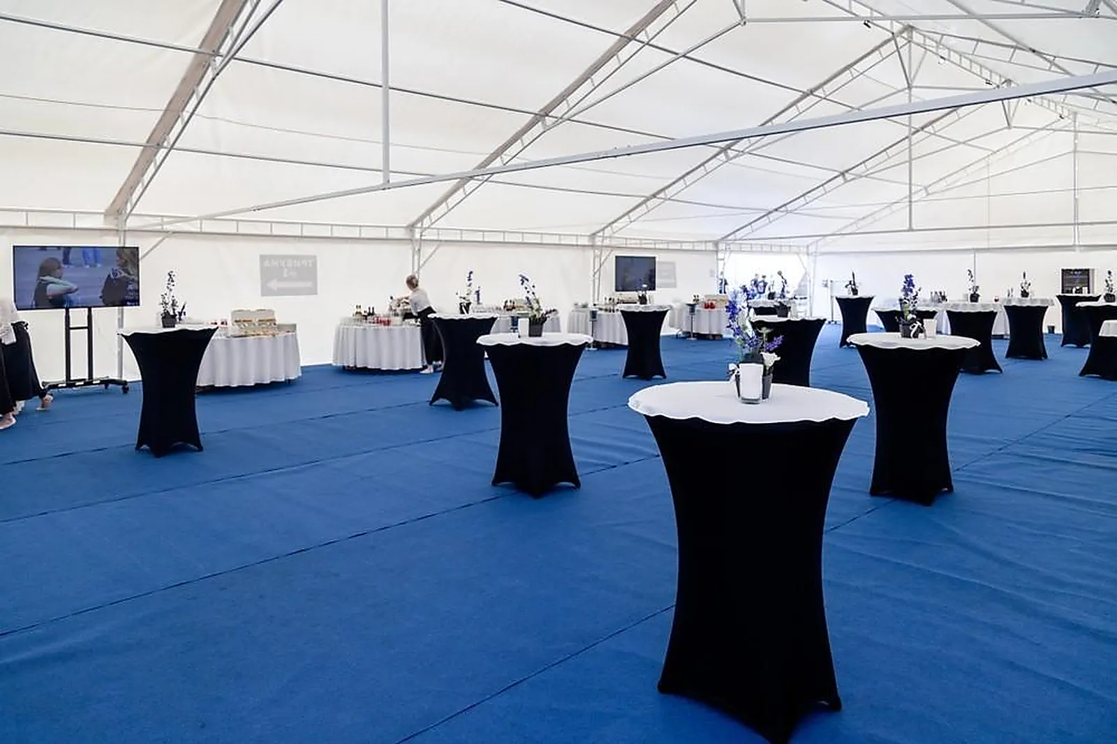 Services événementiels, LES CHAISES ROSES