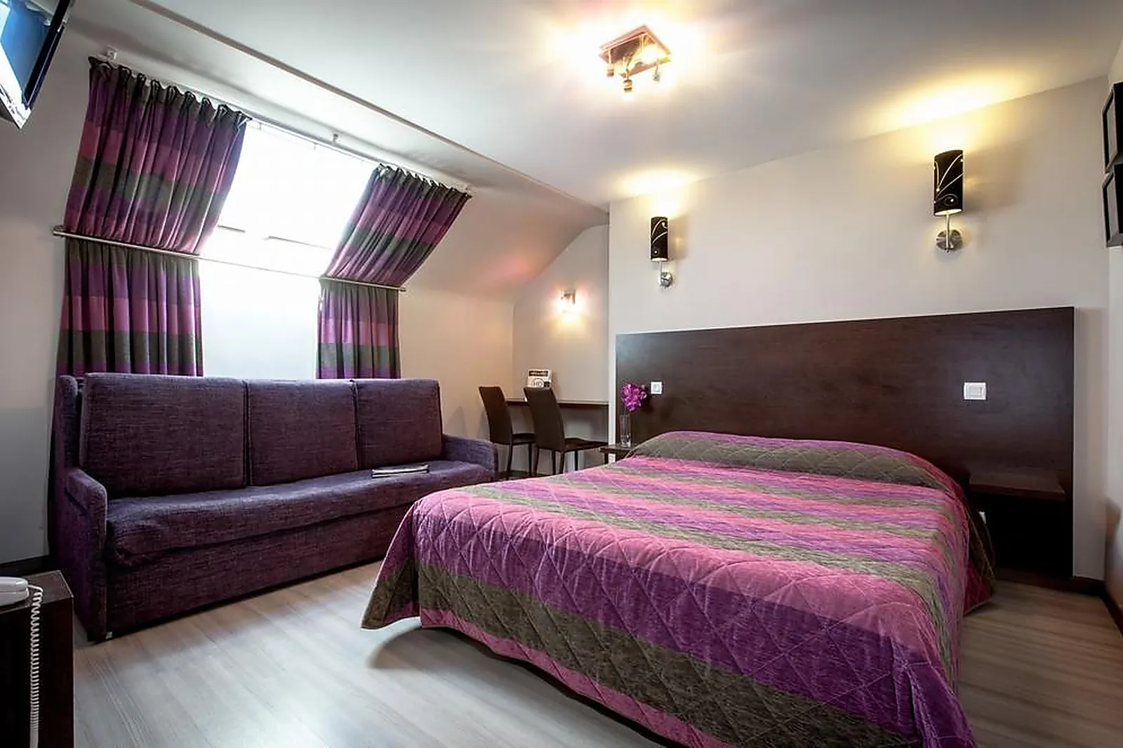 Photographe, PHOTOGRAPHES - DIJON (CÔTE-D'OR) : LA COURTOISIE PHOTOGRAPHIE STUDIO