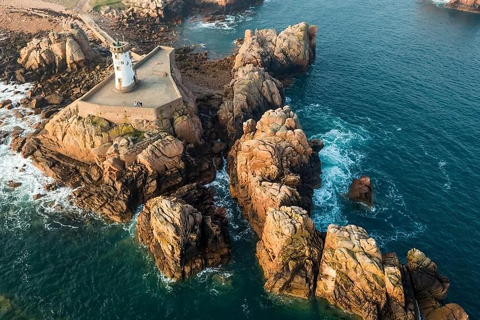 Prestataire Technique Audiovisuel, RÉALISATION AUDIOVISUELLE - JOUE-LES-TOURS (INDRE-ET-LOIRE) : DRONE CONTRAST